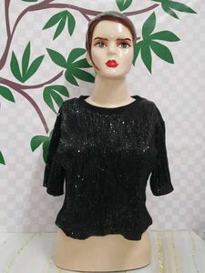 (900)Sequin Embellished Short Sleeve Top