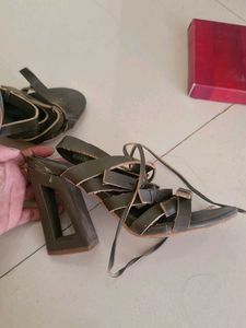 unique trendy heels