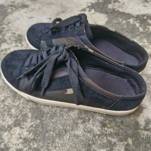Canvas Slide in Sneakers