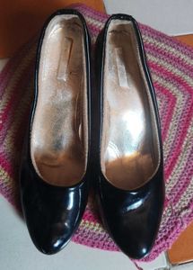 Elegant black heels 👠