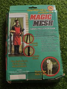 Magic Mesh Hands-Free Screen Door