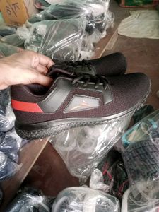 NEW NO USED SPORTS SHOES FOR MEN.