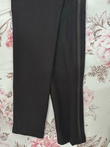 BLACK JEGGINGS IN L SIZE