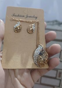 Pendent Set Can (Price Negotiable )