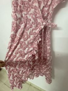 Chic Wrap Dress with Leaf Print