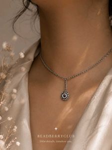 Elegant Silver Pendant Necklace