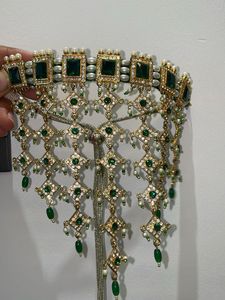 Elegant Emerald & Pearl Choker Necklace