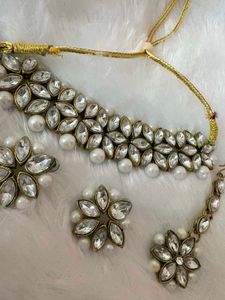 Stunning Kundan &amp; Pearl Jewellery Set