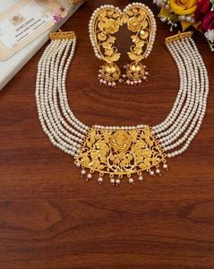 Exquisite Pearl & Gold Necklace Set