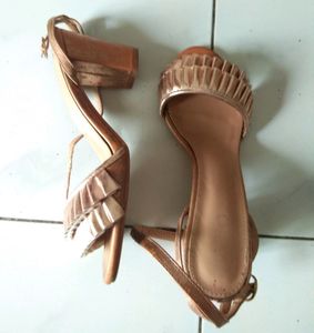 🏷️Rose Gold Block Heels By AJIO with flaws