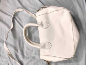 savana Cute White Bow Handbag(unusedd)