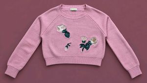 DUSTY PINK FLORAL EMBROIDERED CROPPED KNIT SWEATER