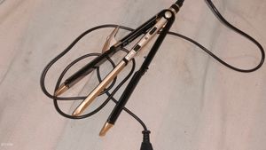 It's 3 In 1 hair straightener.