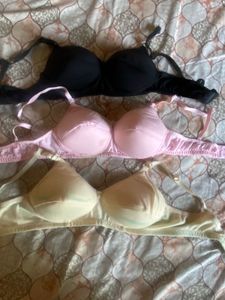 Push-up Bra 4 pice are available