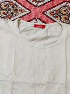 Levi's Cream T-Shirt