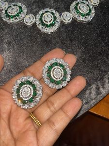 Stunning Emerald &amp; Diamond Necklace Set