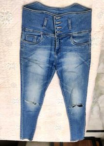 Ripped High-Waisted 👖👍