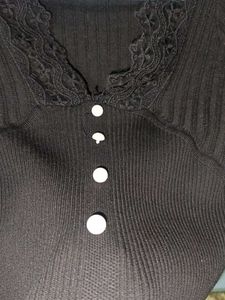 Chic Black Lace Trim Cropped Top