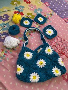 Crocheted Teal Daisy Handbag