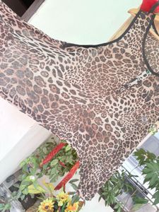 Chic Leopard Print Sleeveless Top