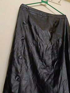 BLACK LEATHER SKIRT