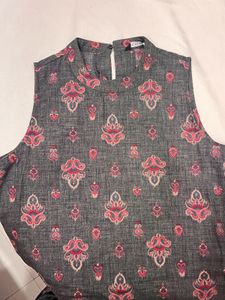 Chic Paisley Print Sleeveless Top