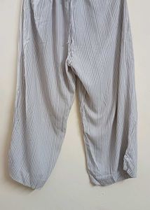 Grey Ikat Print Kurta with Tie-up Sleeves