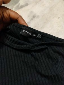 Black One-Shoulder Ribbed Crop Top