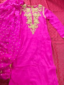 free gifts 🎁🎁 inside ...Elegant Pink Embroidered
