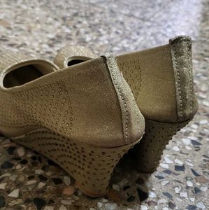 Golden Dhiman Heels Bellies