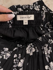 Chic Black Floral Pleated Midi Skirt