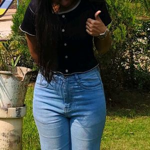 Cute Black Crop Top (28- 34 bust)