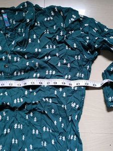 Chic Green Tree Print Top