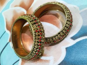 Traditional Stone Studded Bangles