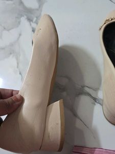 Elegant Beige Ballet Flats with Gold Accent