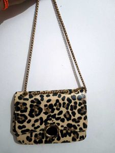 Stylish Leopard Print Crossbody Bag