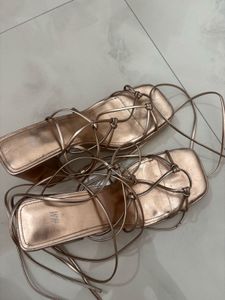 Pretty H&M block lace heels