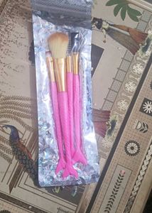 Sparkly Fan Makeup Brush Combo