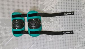Jonex Helmet &amp; 2 Knee caps for sports activities