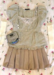 ✨ y2k printerest look top conquete✨