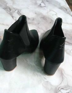 Chic Black Ankle Boots🖤with Block Heels
