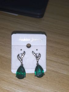 EMERALD GREEN EARING