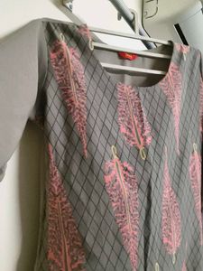 selling beautiful quarter sleeved kurta