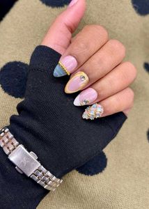 customised nails buy one get 1 free