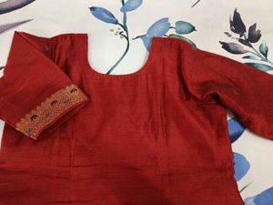 Vibrant Red kurta with Subtle Motifs