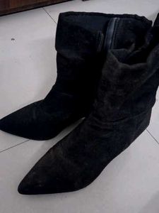 Chic Black Suede Heeled Boots