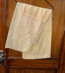 Ethnic side net lace hijab