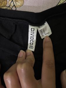 H&amp;M Classic Black Cropped T-Shirt
