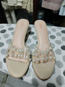 Chic Pearl kitten heel