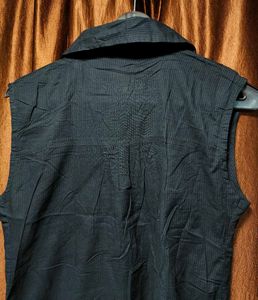 Sleeveless Button-Up Black Tunic Top